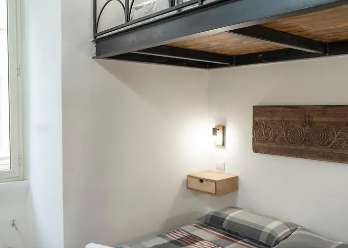 Domus Capocci - Rione Monti * Roma