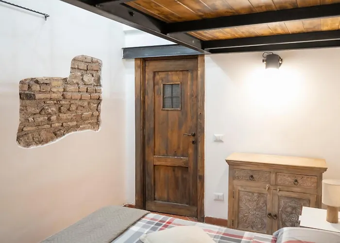 Domus Capocci - Rione Monti *